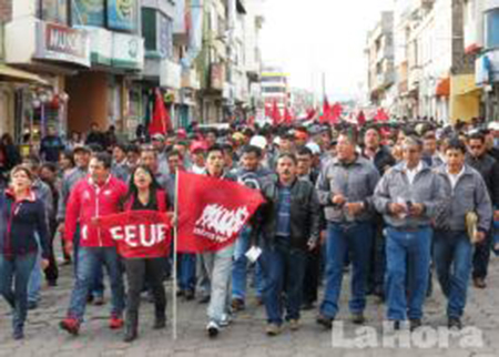 Trabajadores descontentos en las calles de Latacunga